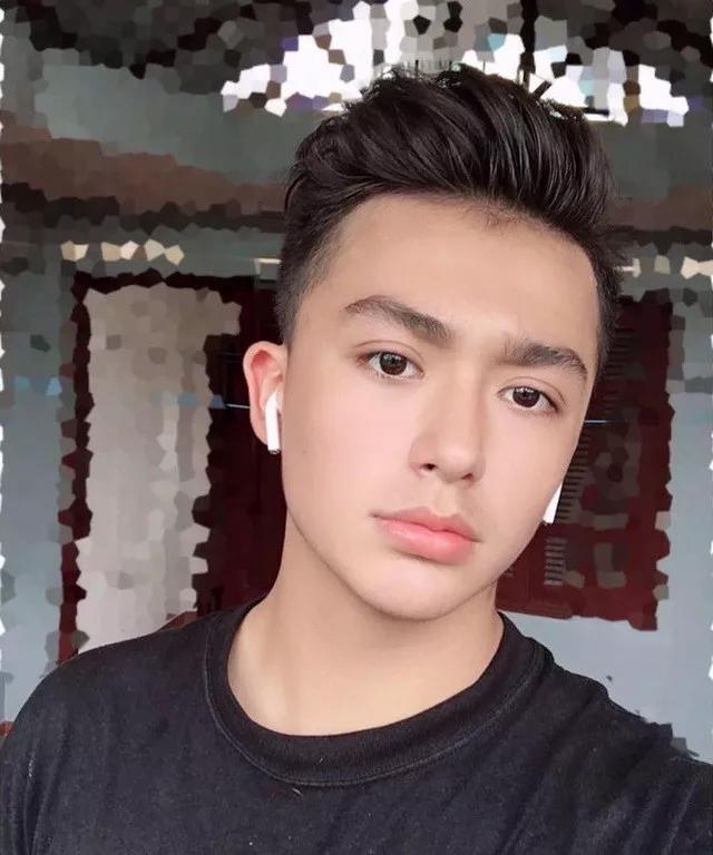 越南16岁小伙身高近两米成混血男神,不料女友