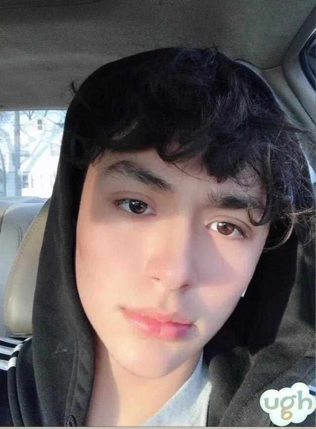 越南16岁小伙身高近两米成混血男神,不料女友