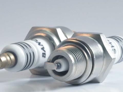 汽车跑了7万公里，这4样东西换不换？维修工：再不换就该换车了