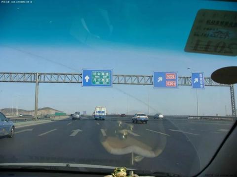 在私人加油站加了100块钱的油，没到150公里就没油了是怎么回事？