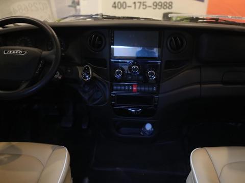 重新定义内饰新风格，爱旅途2020款依维柯8AT自动挡T型房车