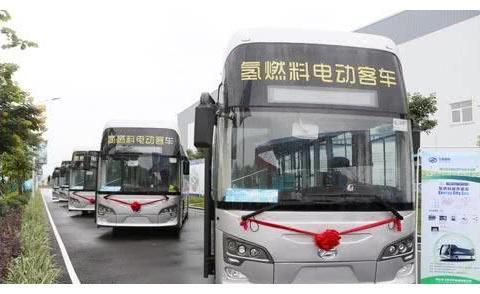 国内首批氢能源客车交付，充气3分钟能跑5百公里，摆脱“电动爹”