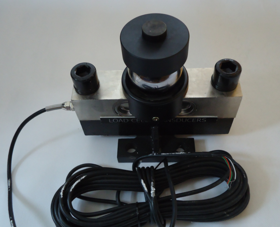 汽车跑了7万公里，这4样东西换不换？维修工：再不换就该换车了