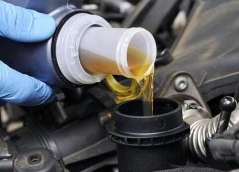 汽车机油应该多久更换一次？懂车的人都根据这个去更换