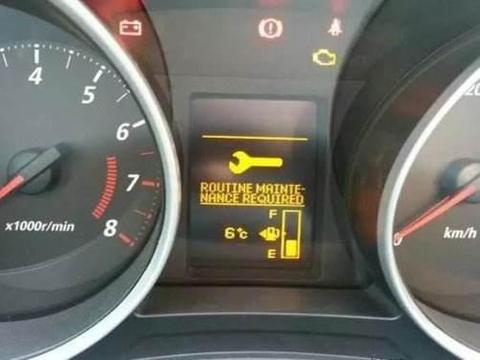 仪表盘上出现扳手标识！车竟然坏了？