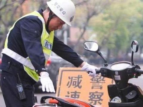 电动车上路要“身份证”？费用引发争议，专家：这个锅我不背