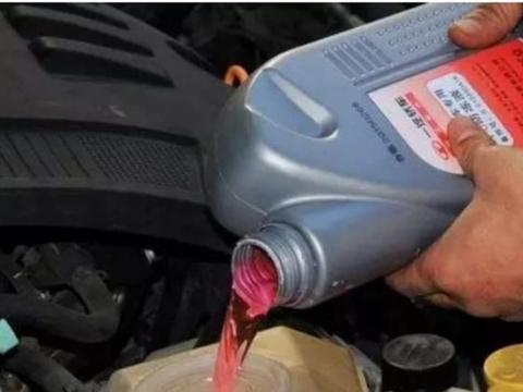 原车防冻液能用多久？维修工：这个时间是极限，别等爆缸再后悔