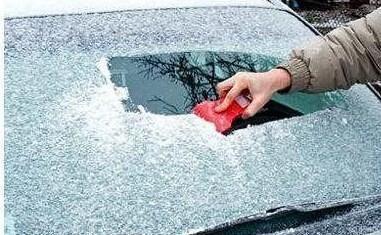 千万别小看了雨刮的日常保养，关键时刻能保护前挡风玻璃！