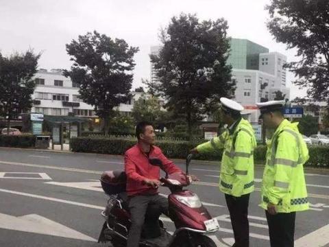 电动车严重限制的今天，老百姓苦不堪言，专家：花点小钱买新能源