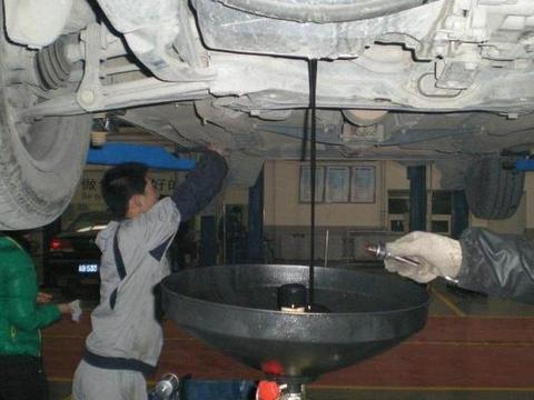 1万公里换一次机油？全合成也不行，否则就会缩短使用寿命