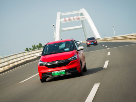 越级配置6万多起售，贴心安全每公里1毛钱，车主：比坐公交划算