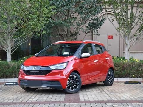 不愧是车市老玩家，江铃集团易至EV3来了，新能源车买它不后悔