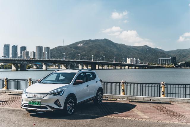 新时代的“弄潮儿”思皓E20X打造全新智联出行