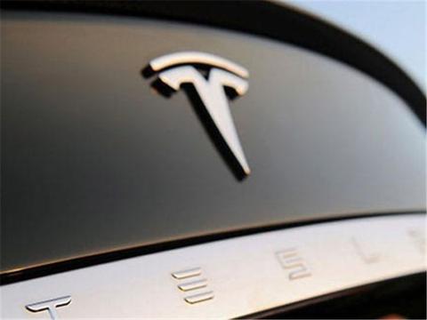 5年前买特斯拉的人，现在怎么样了？车主含泪诉苦：穿军大衣开车