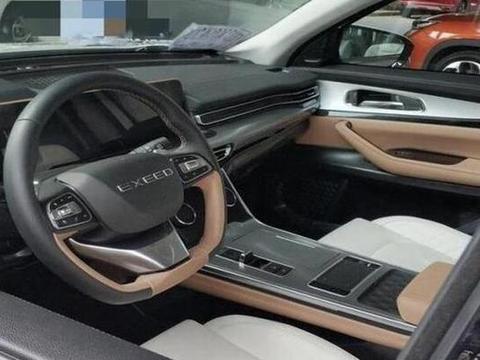 轴距两米九，车长近5米，有2.0T版本，七座的吉利星图VX要来