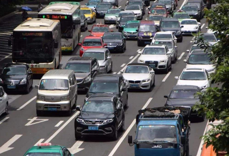 “开四停四”政策将实施？车主炸锅了：车不让开，年也不让过了？