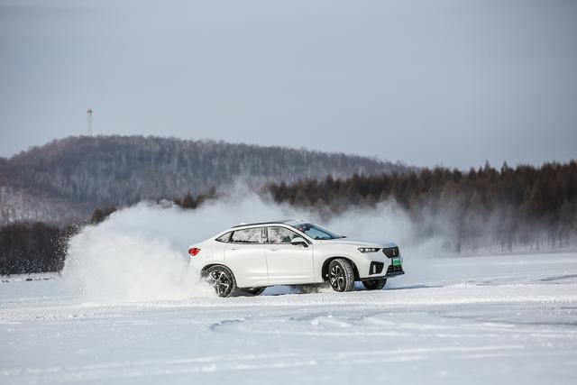 零下30°,一键冷启动、蛇形绕桩、冰雪圆环、冰雪越野...