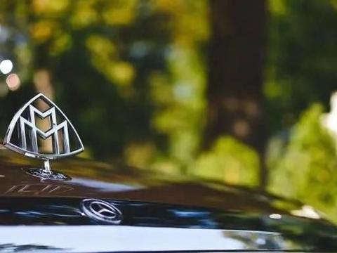 重量级新款“迈巴赫”实拍，车长近6米+外观堪称经典