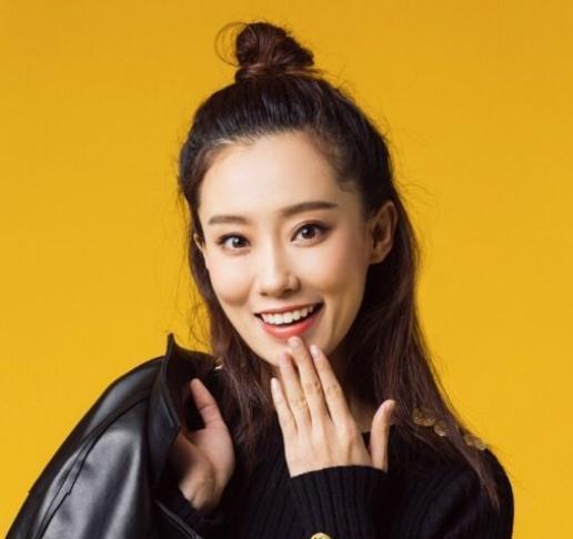 张小斐是小品喜剧演员,她身上具备过人的搞笑天赋,去年,张小斐参加了