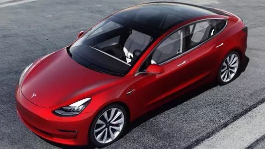 十万能买到自动挡合资车吗？Model 3 和宝马3选谁？