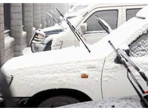 下雪天，为啥汽车就变成了“天线宝宝”？东北车主说出了原因