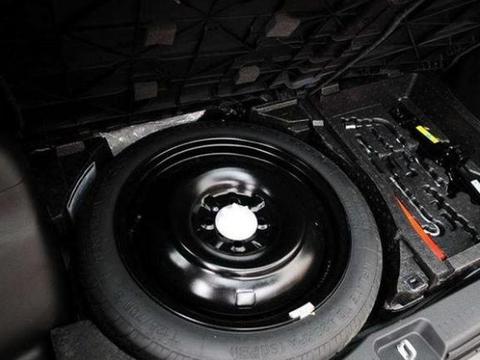 备胎放在车里5年没用过，需要更换吗？