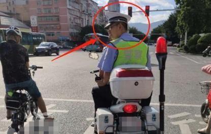 电动车主未戴头盔被罚款，车主怒了：那你不应该“以身作则”吗