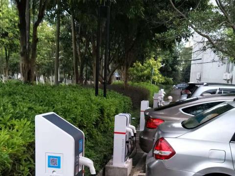 科普：充电桩和充电堆的优缺点及区别