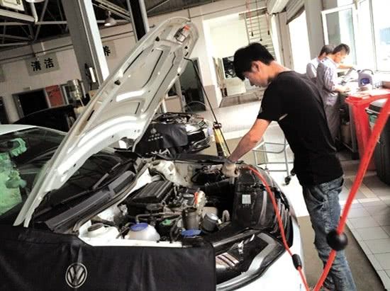 做保养按照时间还是公里数？老司机：别傻了，按这个