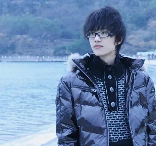 许嵩:从音乐鬼才到qq音乐三巨头之一,他凭什么人气不输周杰伦?