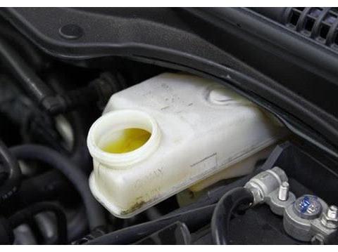 刹车油多久可以更换？维修师傅：别超过这个公里数