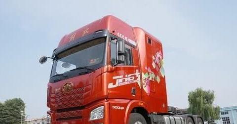 国产重卡舒适性新探索，众厂商群雄逐鹿，谁家的驾驶室深得你心？