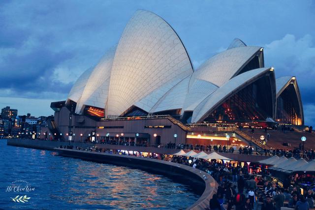 它位于悉尼市区北部,是当地的地标建筑物,也是20世纪最具特色的建筑之