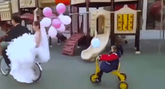 幼儿园老师结婚 接亲小车队萌翻了 网友 史上最可爱的接待队伍