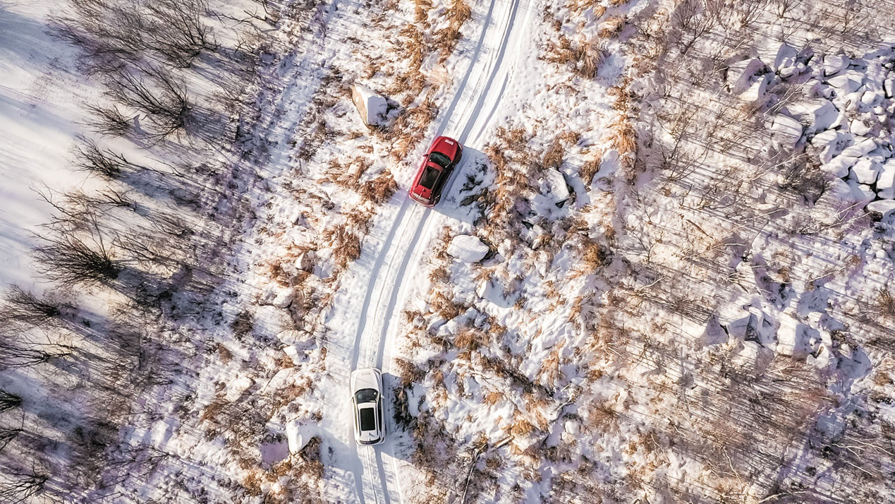 闯四关!WEY VV7 PHEV 演绎《冰雪奇缘》