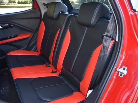 这才是经济型的家用车，跑100公里仅6块钱，易至EV3只卖6万多