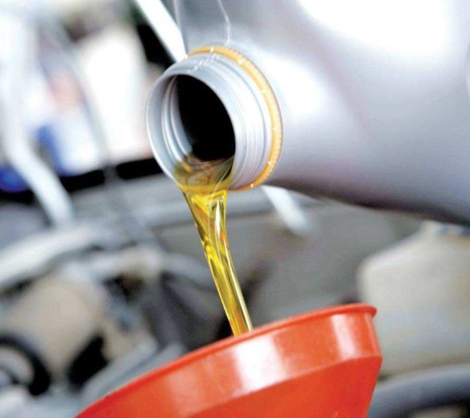 汽车保养换一下机油就行？维修工：这3个零件不换等于白保养