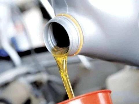 5000公里换机油是“笑话”？专家表示：发动机想提前报废。