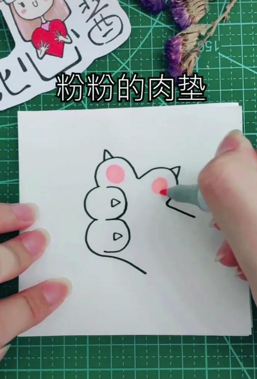 美术生简笔画猫爪,比心的动作超可爱,网友:卡哇伊,抱走了