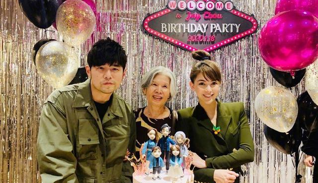 周杰伦41岁生日派对，叶惠美惊喜现身，蛋糕上一家五口令人瞩目