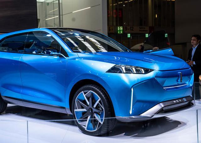 融入钻石切割，颜值往高科技方向再次延伸，有资格走向国际