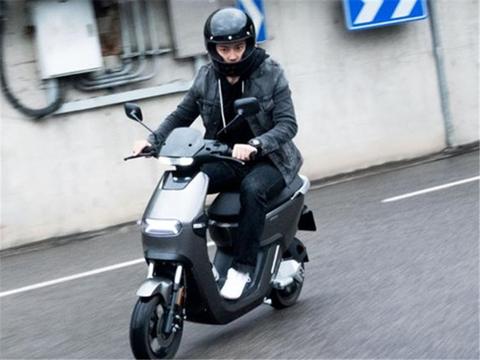 最强“小电驴”来了，搭载双引擎和智能操控，充满电能跑120KM！