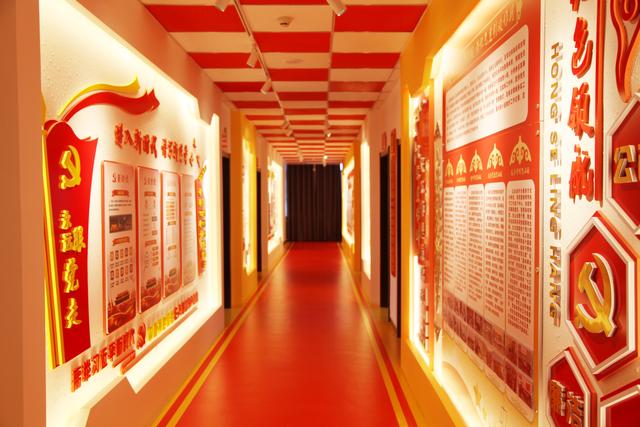 苏尼特左旗人民法院：党建引领法徽红 边疆巡回开新篇