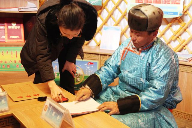 苏尼特左旗人民法院：党建引领法徽红 边疆巡回开新篇