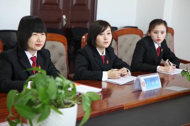 苏尼特左旗人民法院：党建引领法徽红 边疆巡回开新篇