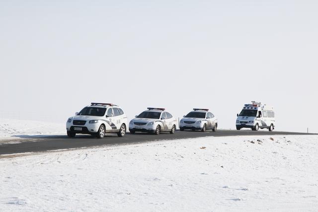 苏尼特左旗人民法院：党建引领法徽红 边疆巡回开新篇