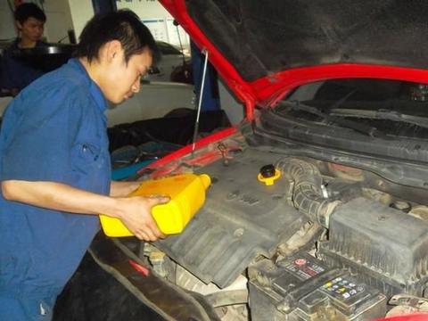 5000公里就换一次机油的车主，被坑了多少钱