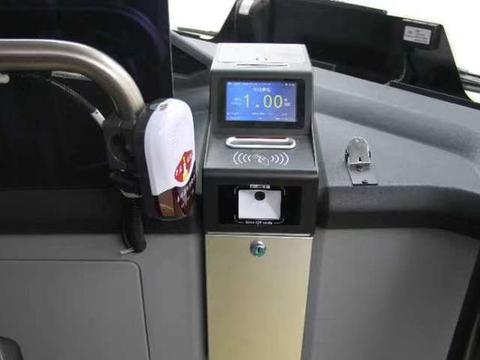 助力春运！郑州快速公交B1路新增15台酷炫“黑金刚”新能源车