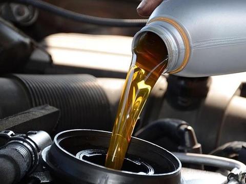 全合成机油1万公里换一次？车要毁在你手里，现在改还来得及
