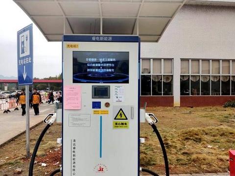小伙伴们，许广高速清连段8个服务区充电桩春运前已投入使用啦